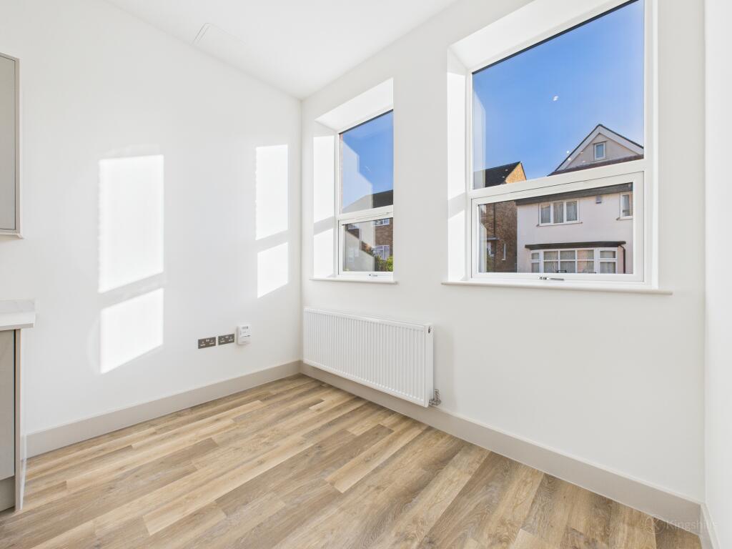 CAM02119G0-PR0506-STILL008