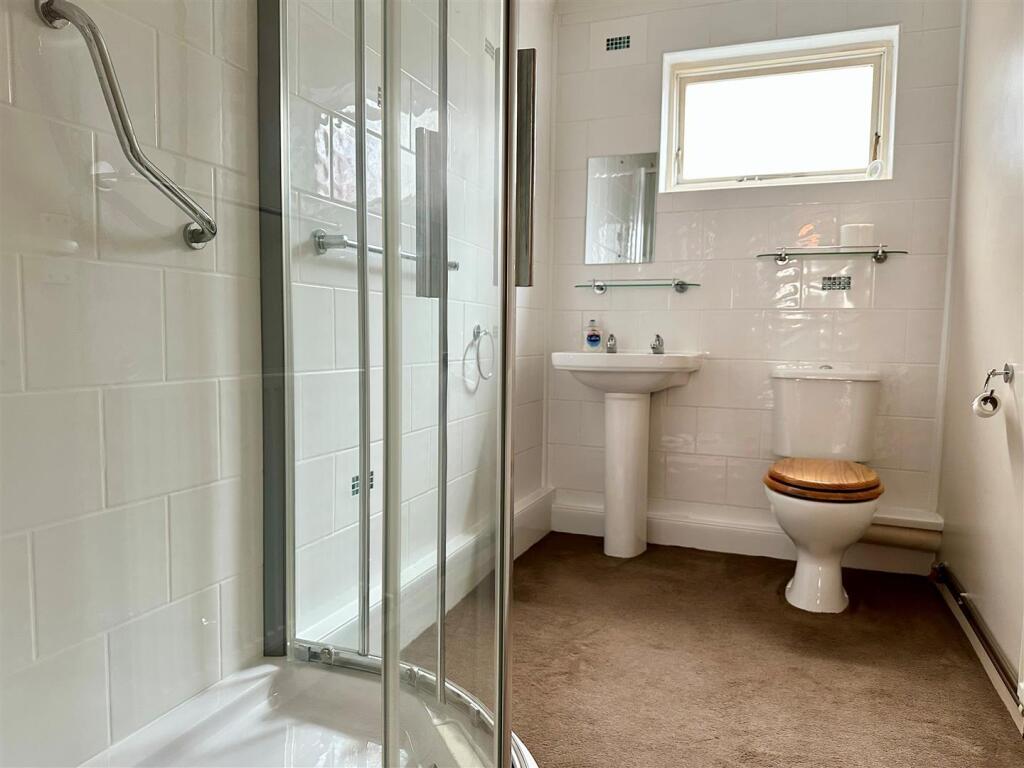 Shower Room.jpg