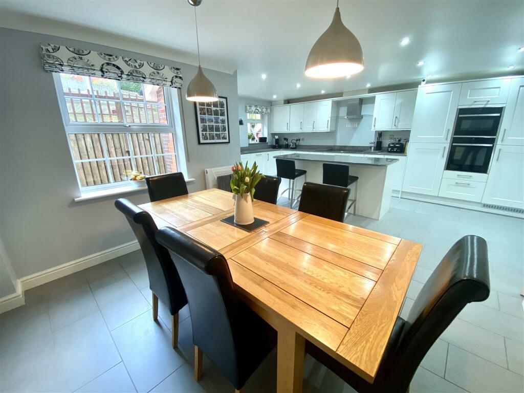 KITCHEN/DINING, FAMILY ROOM
