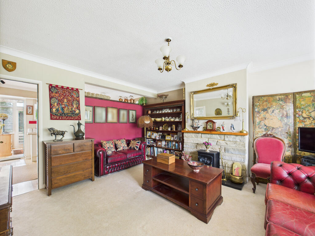 CAM01354G0-PR0566-STILL010