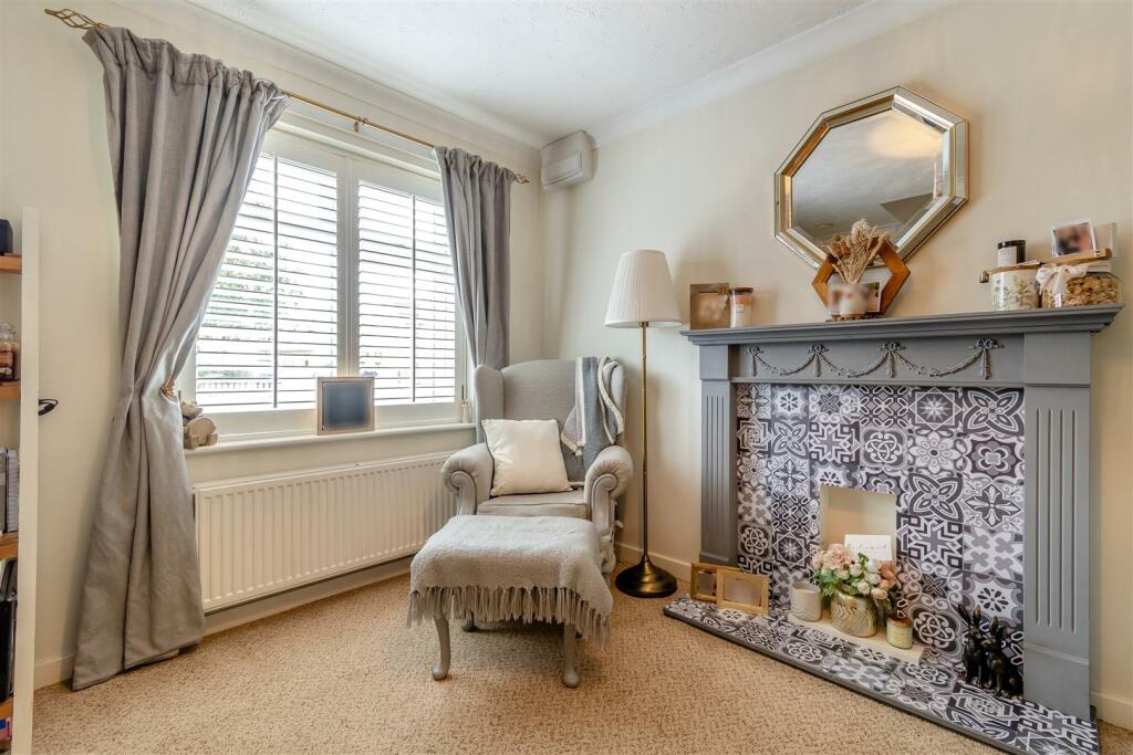 8616413-interior03v2.jpg