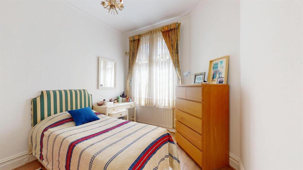 65SMMbedroom3.jpg