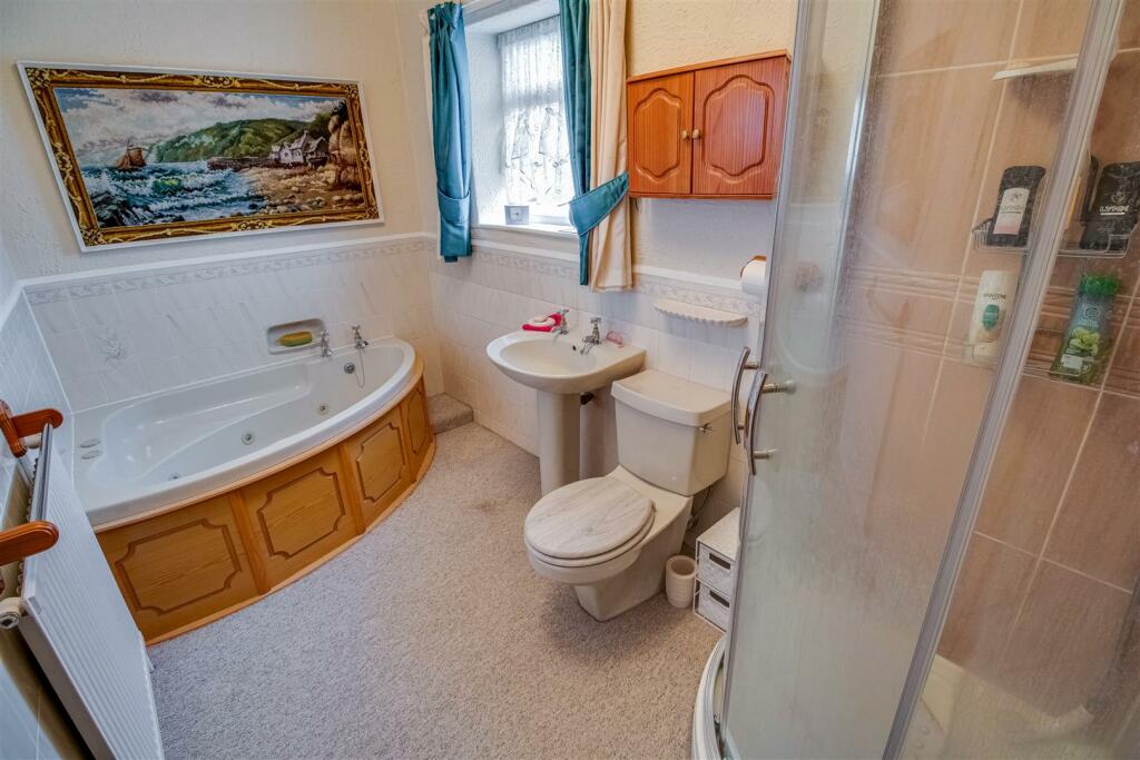 BATHROOM/W.C.