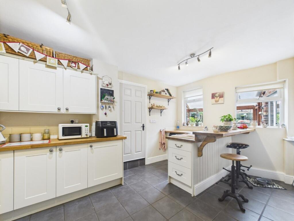 Kitchen/Breakfast Area