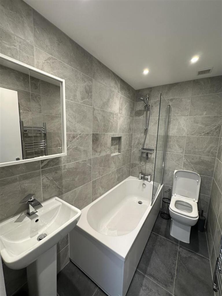26 Bridgman Grove_Bathroom_1