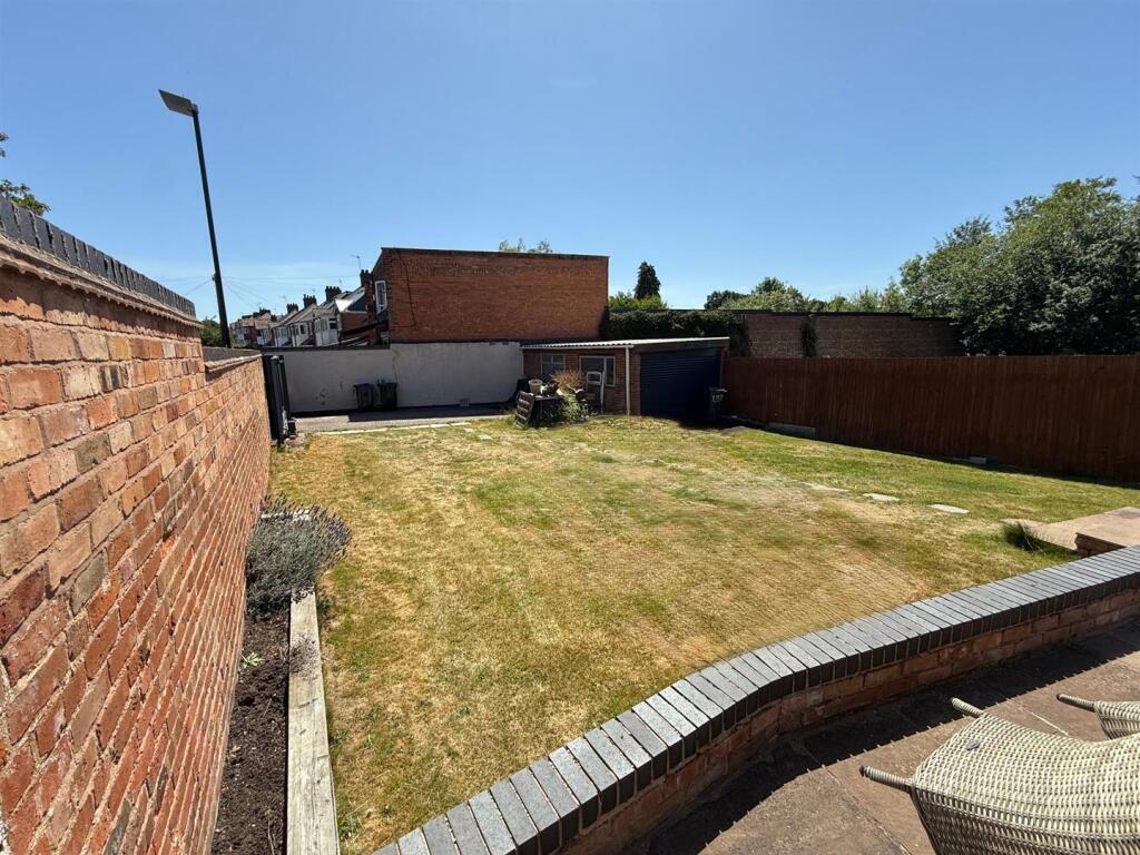 BR102 Garden.jpg