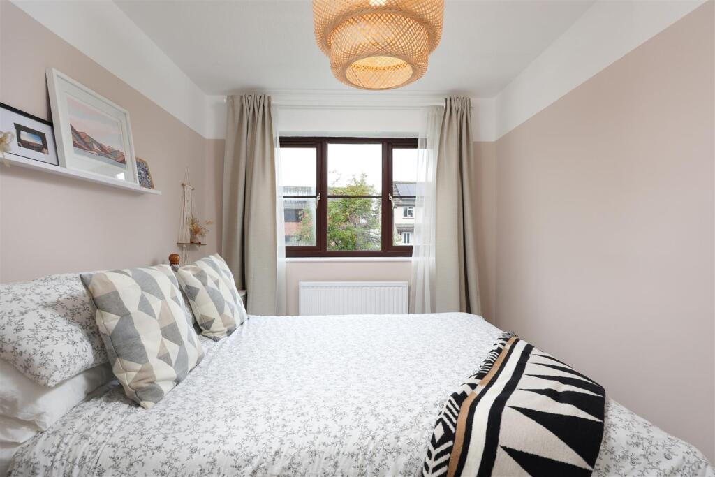 7 Niebull Close 17.JPG