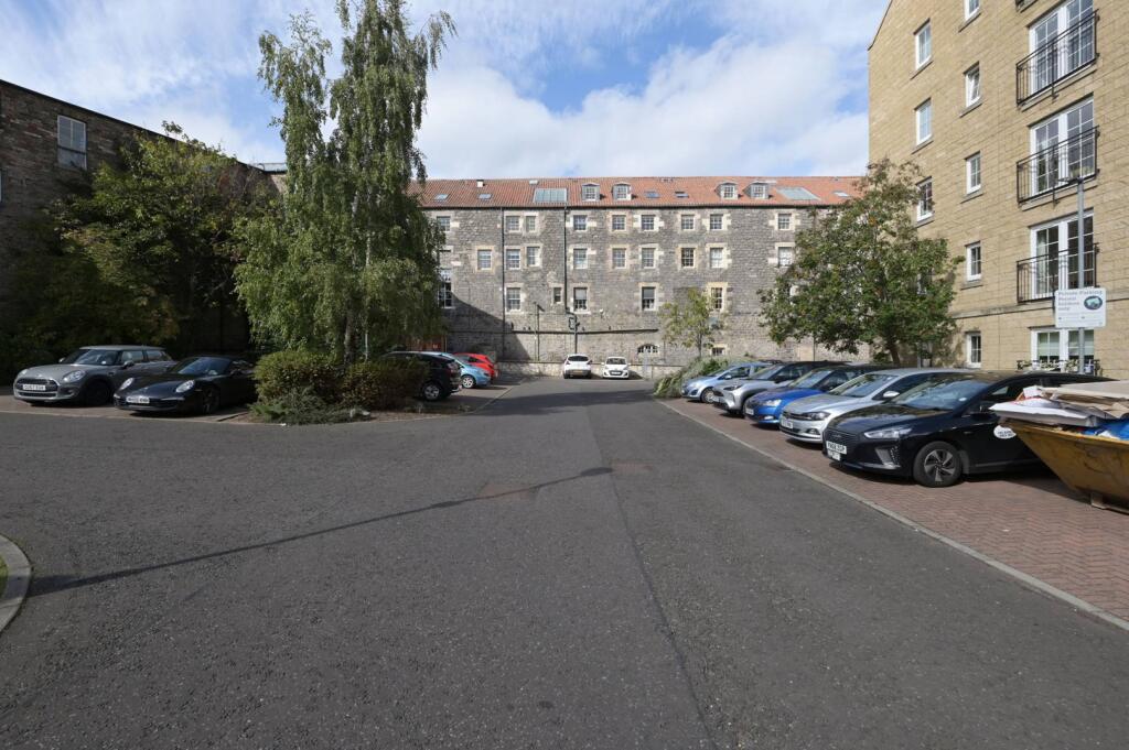 MFL4243547_727.jpg