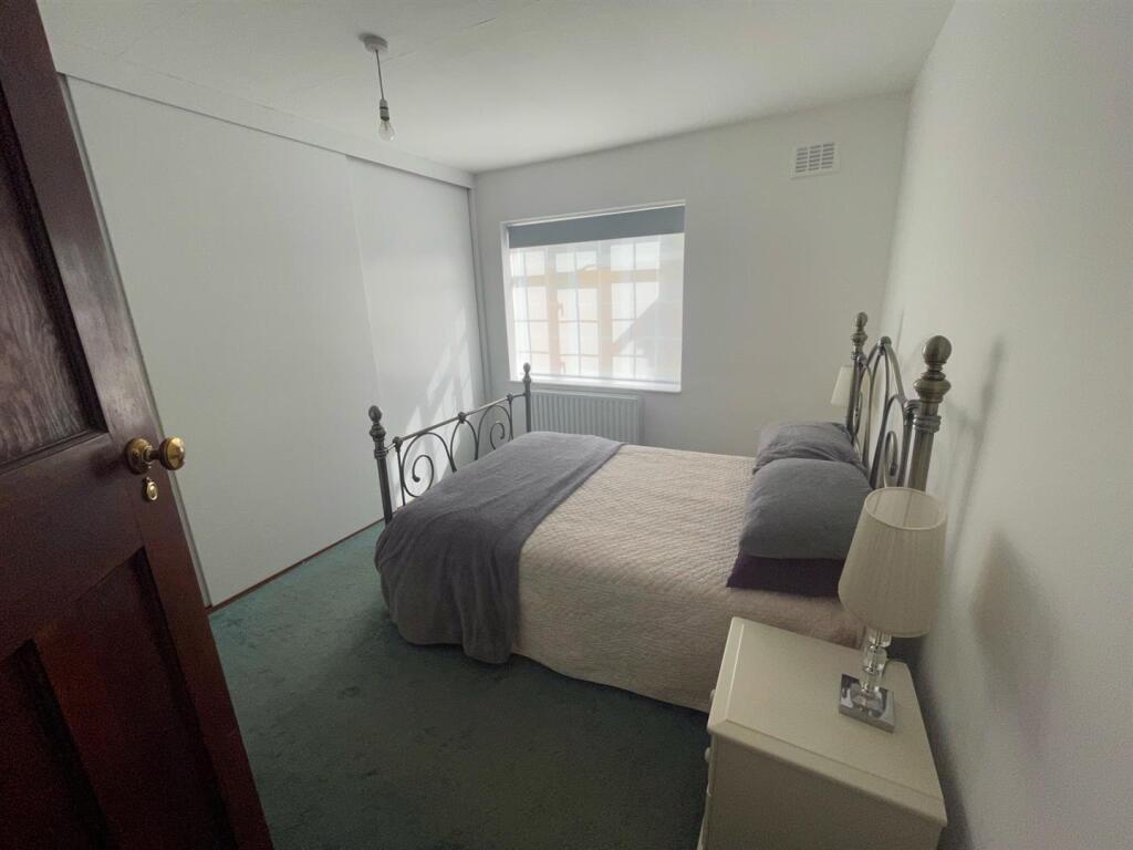 Bedroom 1a.jpg