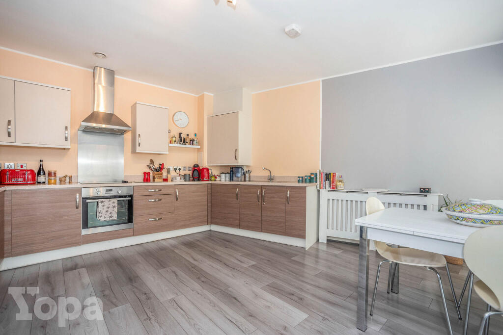 Kitchen / Dining area