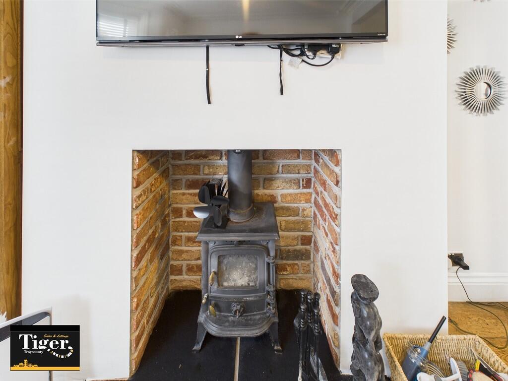 CAM02176G0-PR0564...