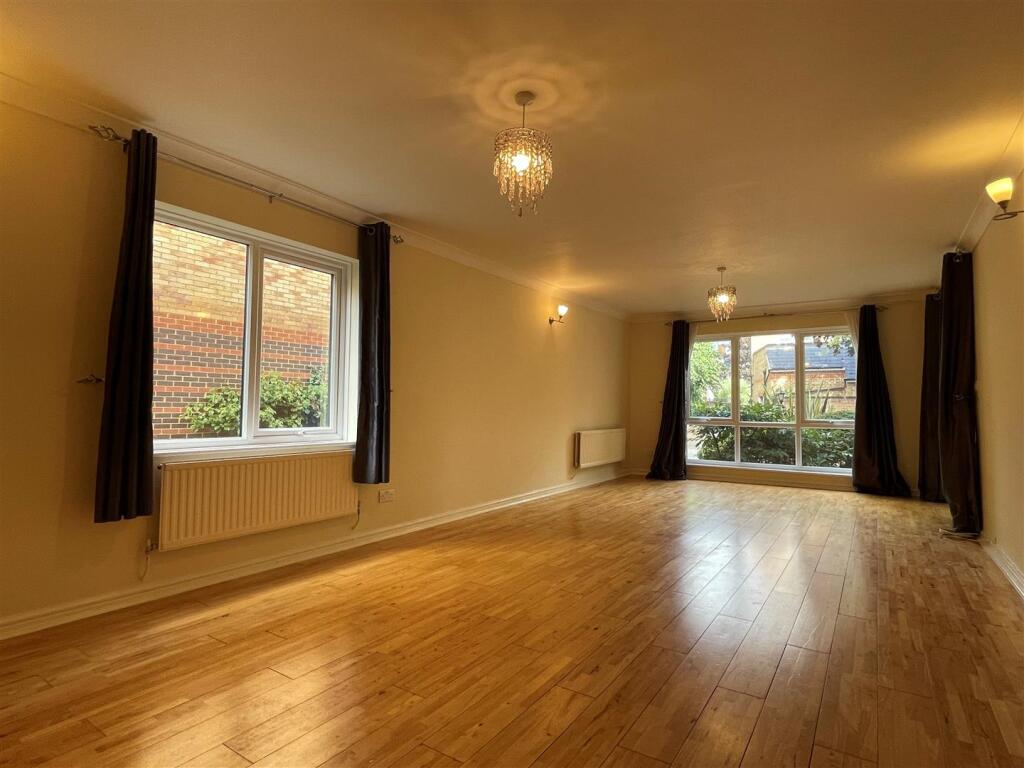 Lounge.2.jpg