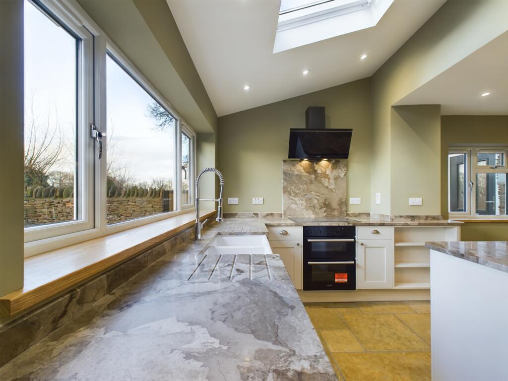 CAM02023G0-PR0113-STILL017