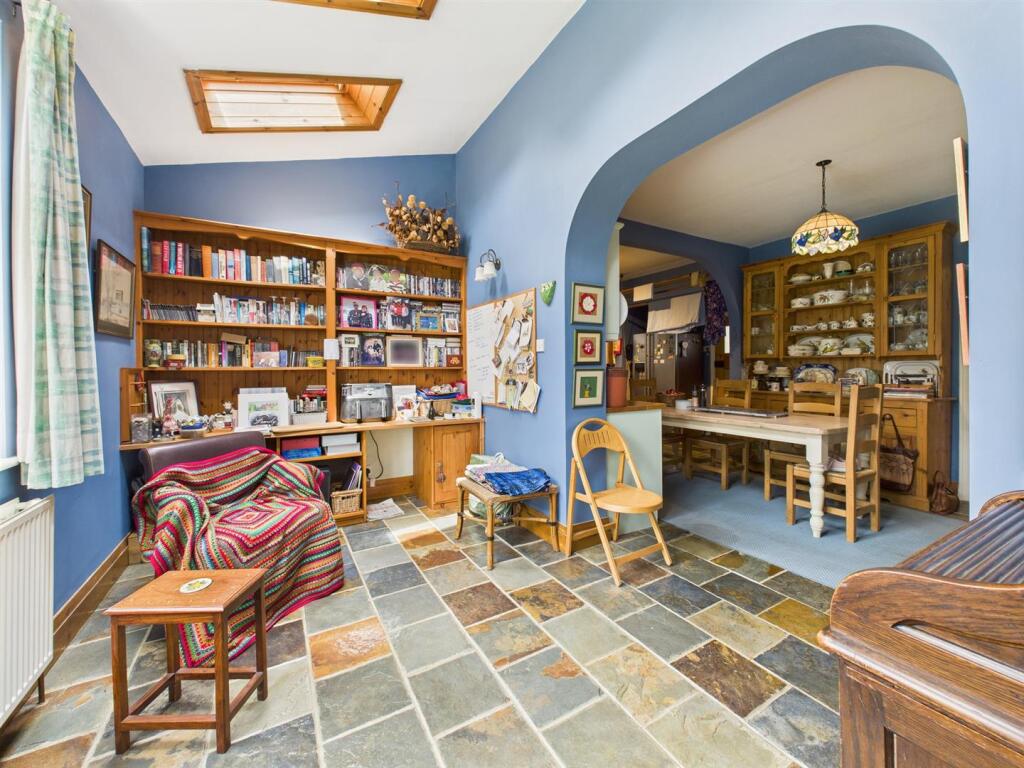 Kitchen: