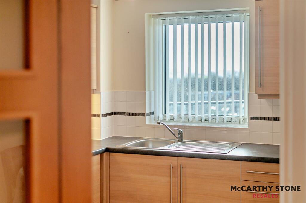 8588489-interior04-800.jpg