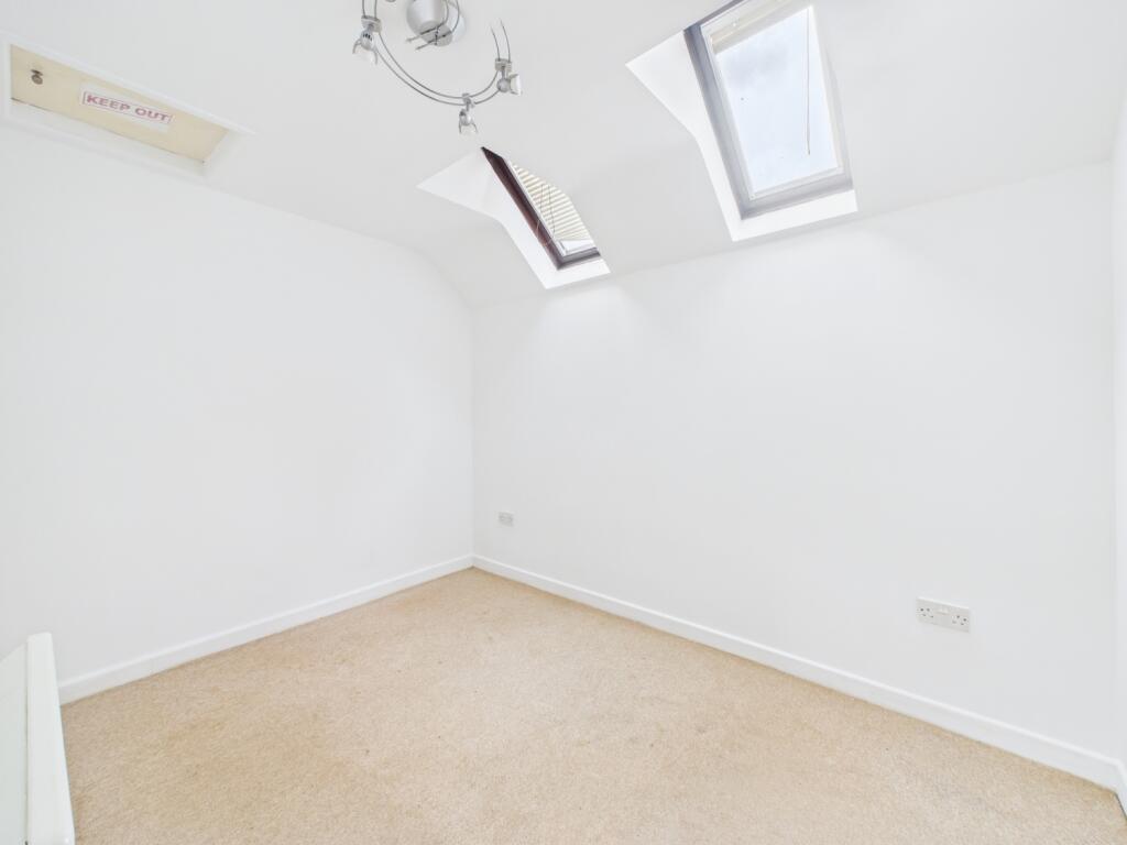 CAM01791G0-PR0187-STILL011