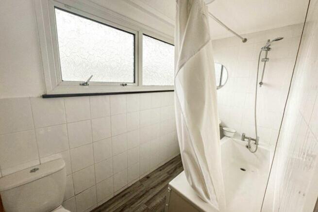 EweMove Basingstoke Millard Close Bathroom