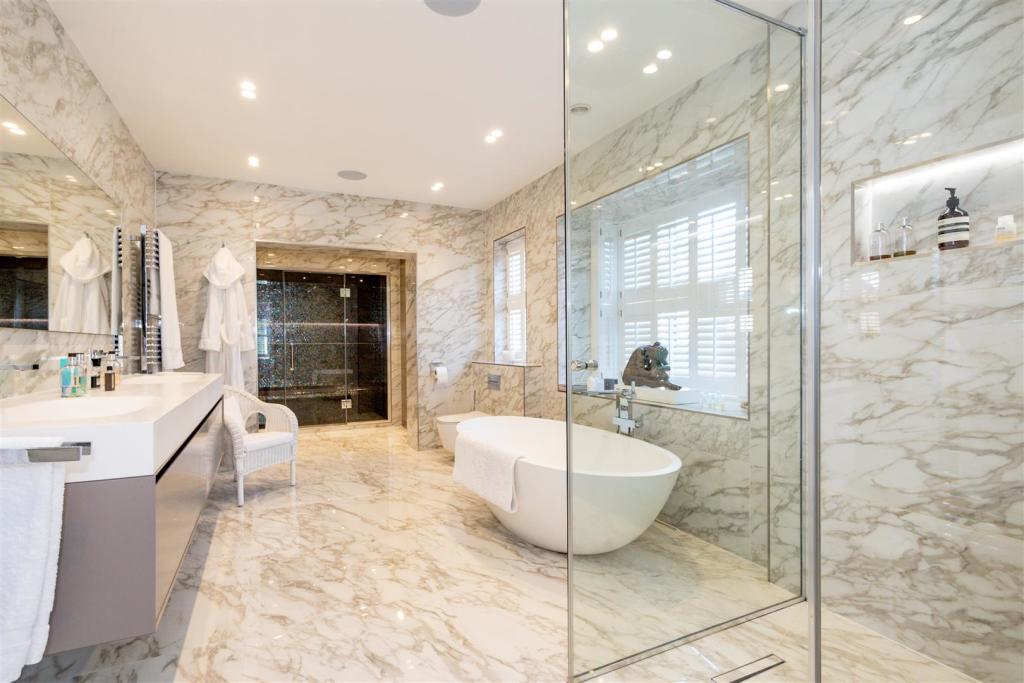 En Suite Bathroom