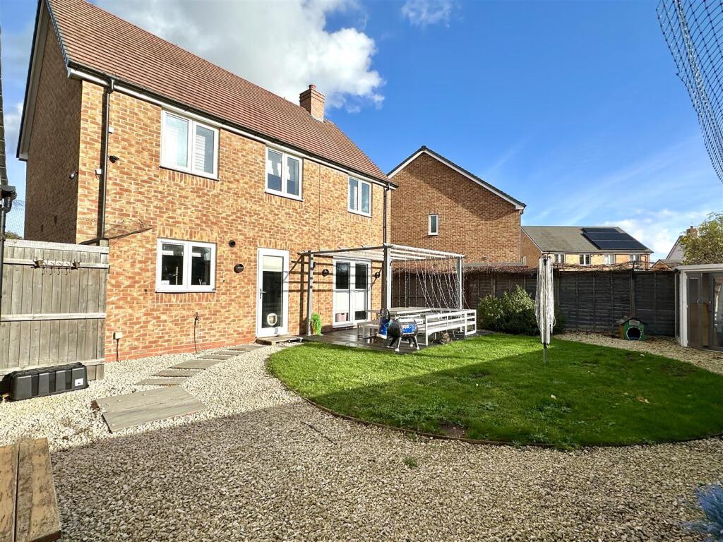 garden to house