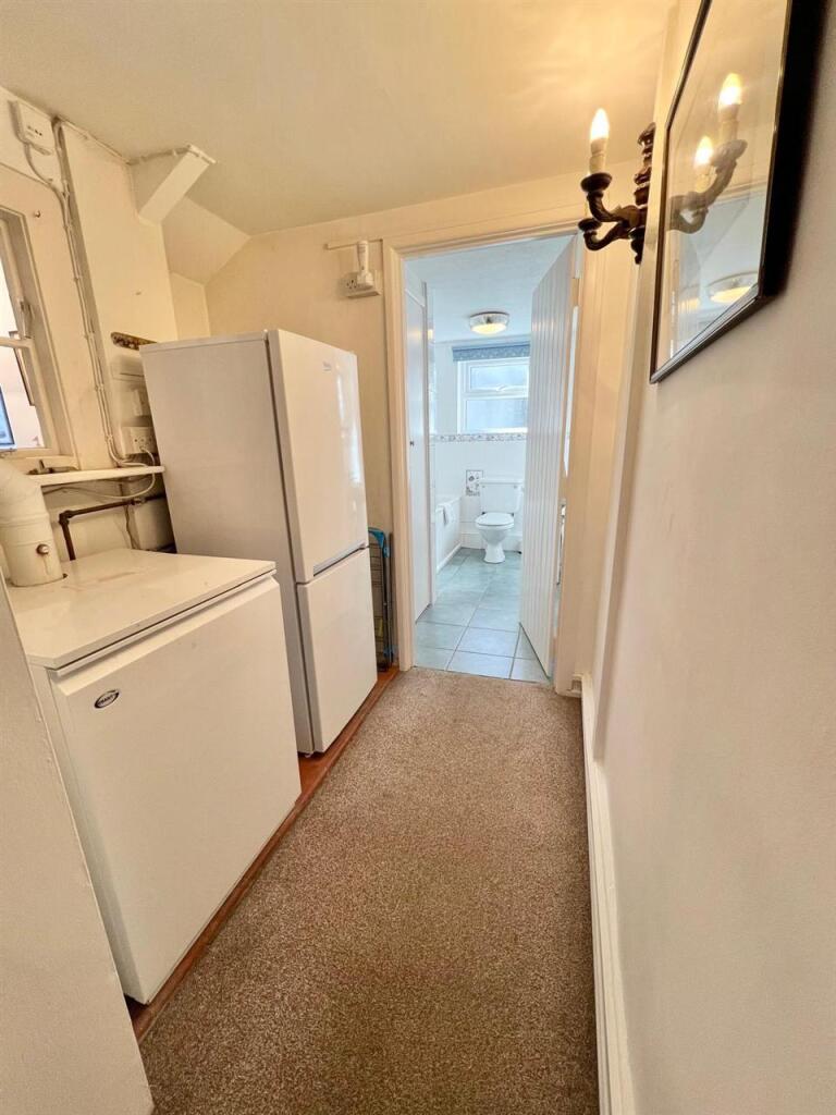 Middle Hall/ Utility