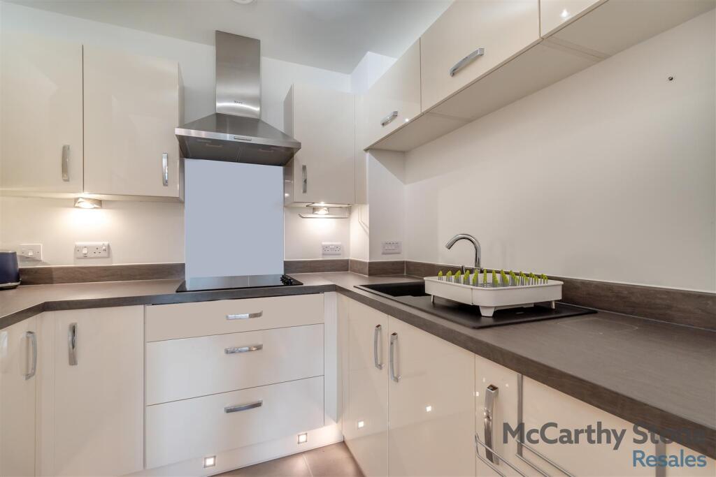 8666852-interior01.jpg