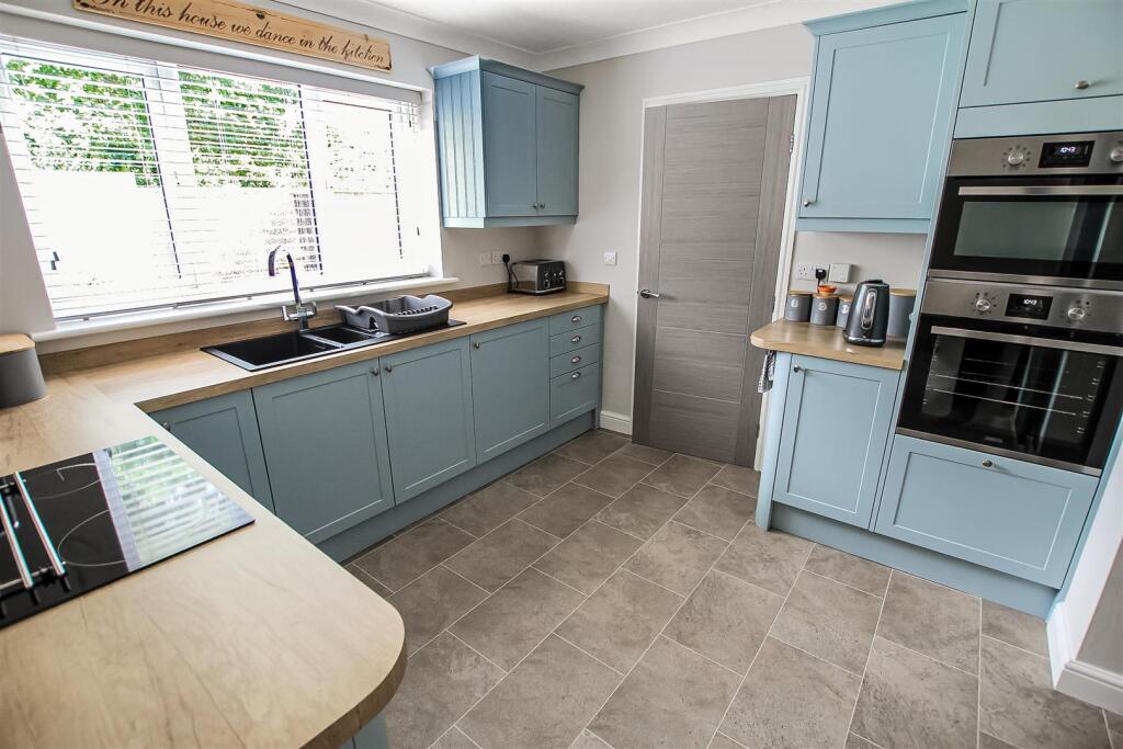 Kitchen (1).jpg