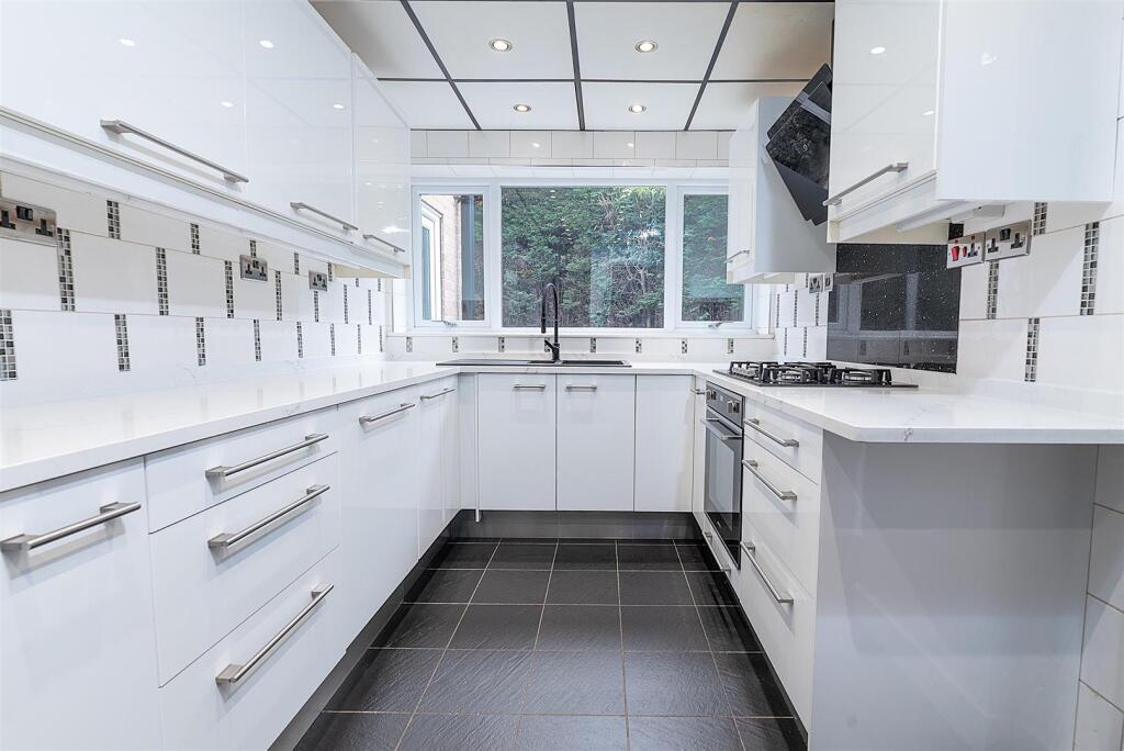 56 Appledore Avenue (6 of 33).jpg