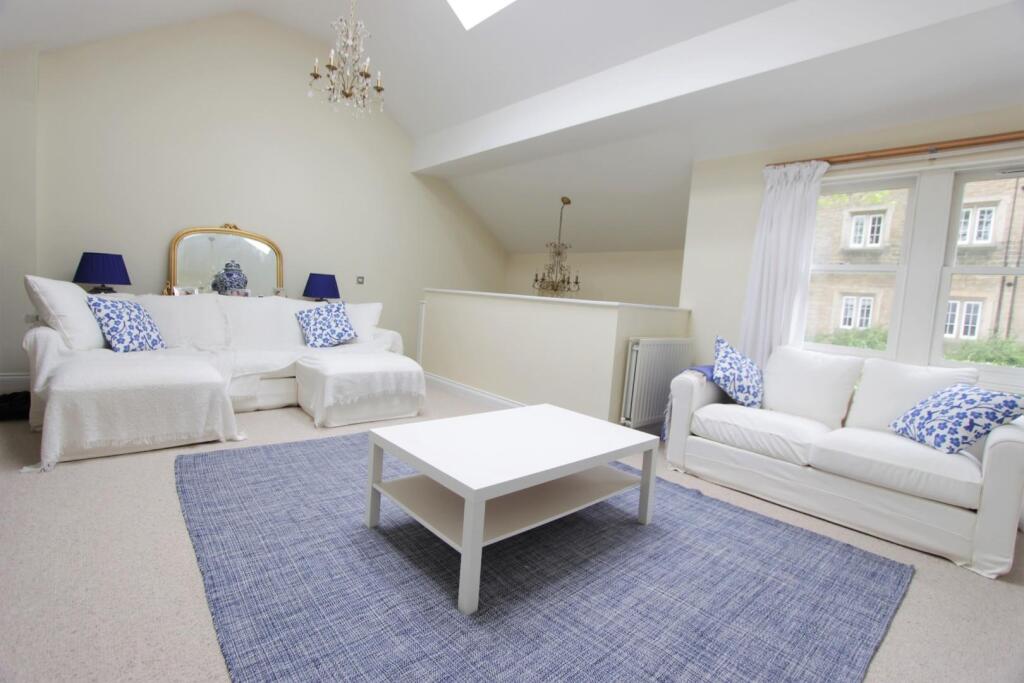 6. sitting room (1) .jpg