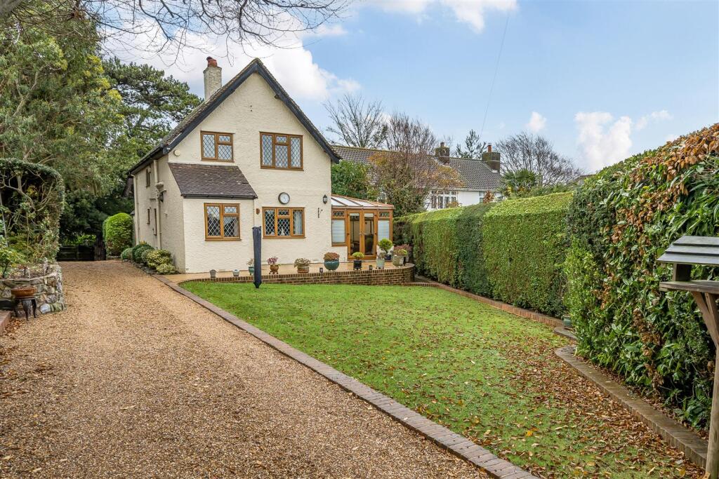 Crockhurst Hill, Worthing, BN13 3EE