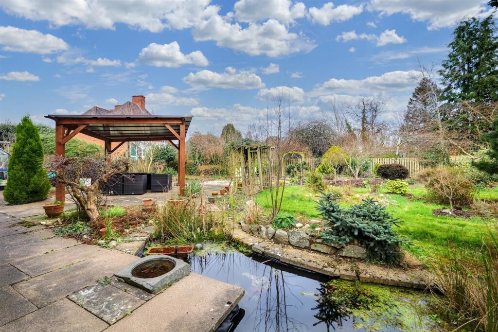 Woodfield Garden 2.jpeg