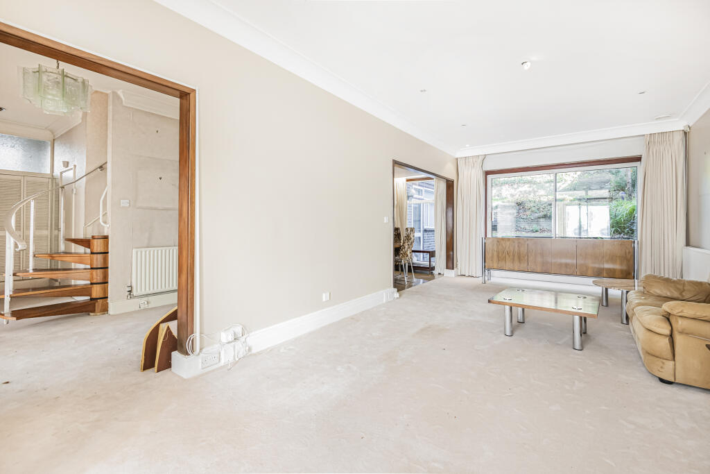 19 West Heath Gardens, Hampstead, London, NW3 7TR