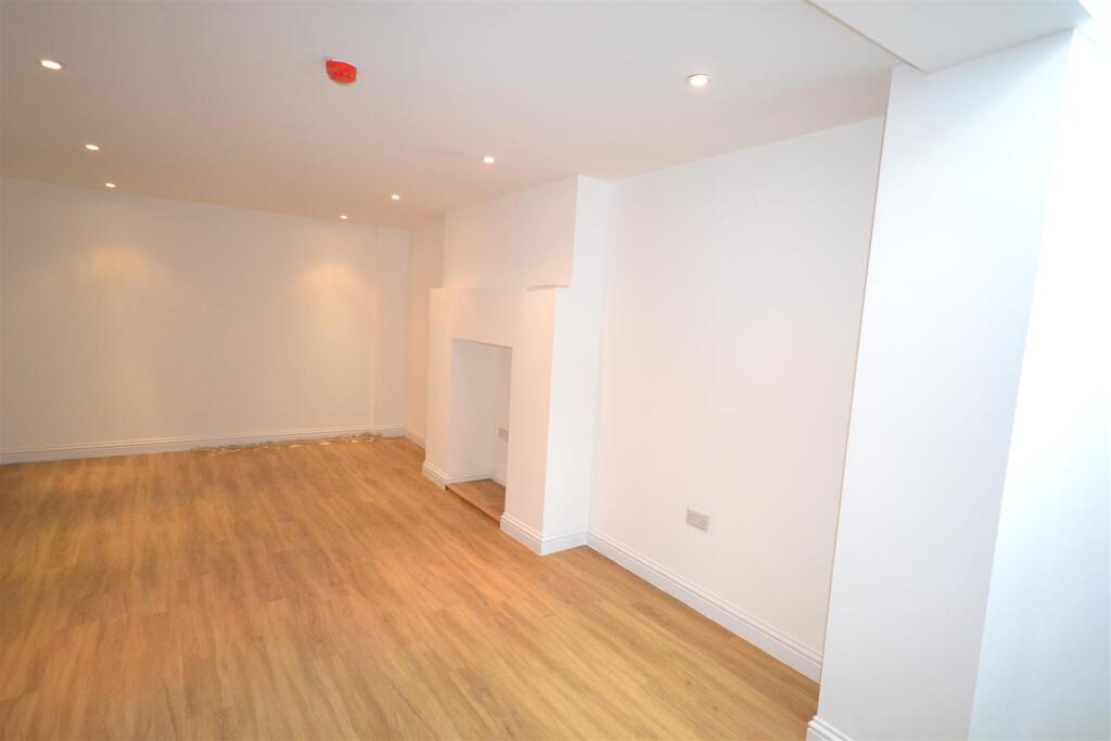 Open plan Lounge and Kitchen