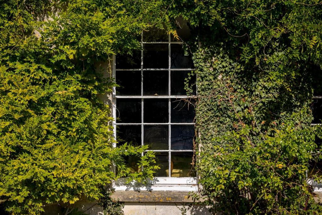 32 - Oakley House - GL5 5PQ - Web.jpg