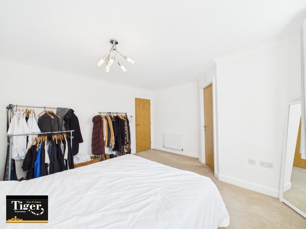 CAM02176G0-PR0525...