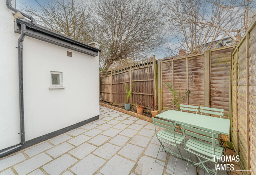 Marlborough Road, outside space