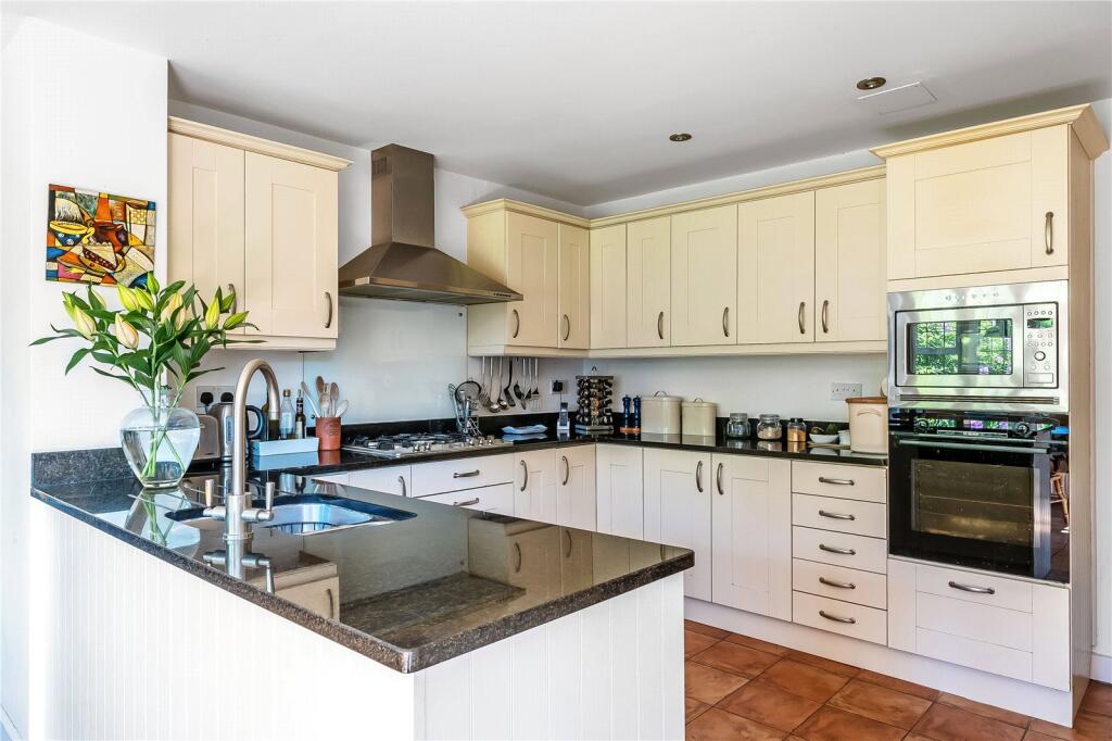 Kitchen/ Dining Room
