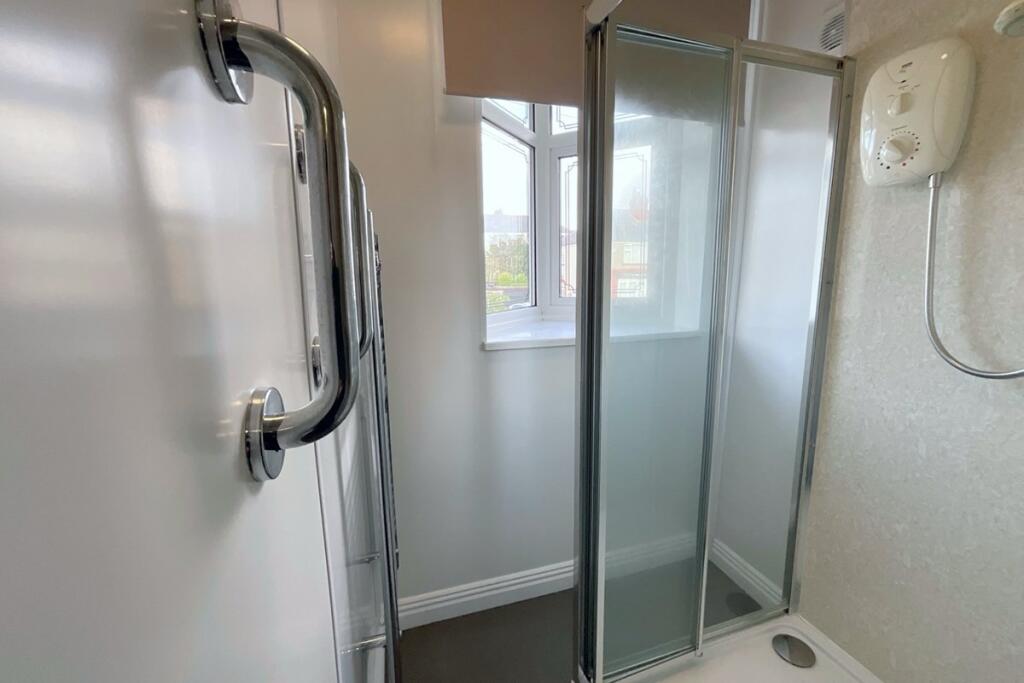 SHOWER ROOM/ORIGINAL