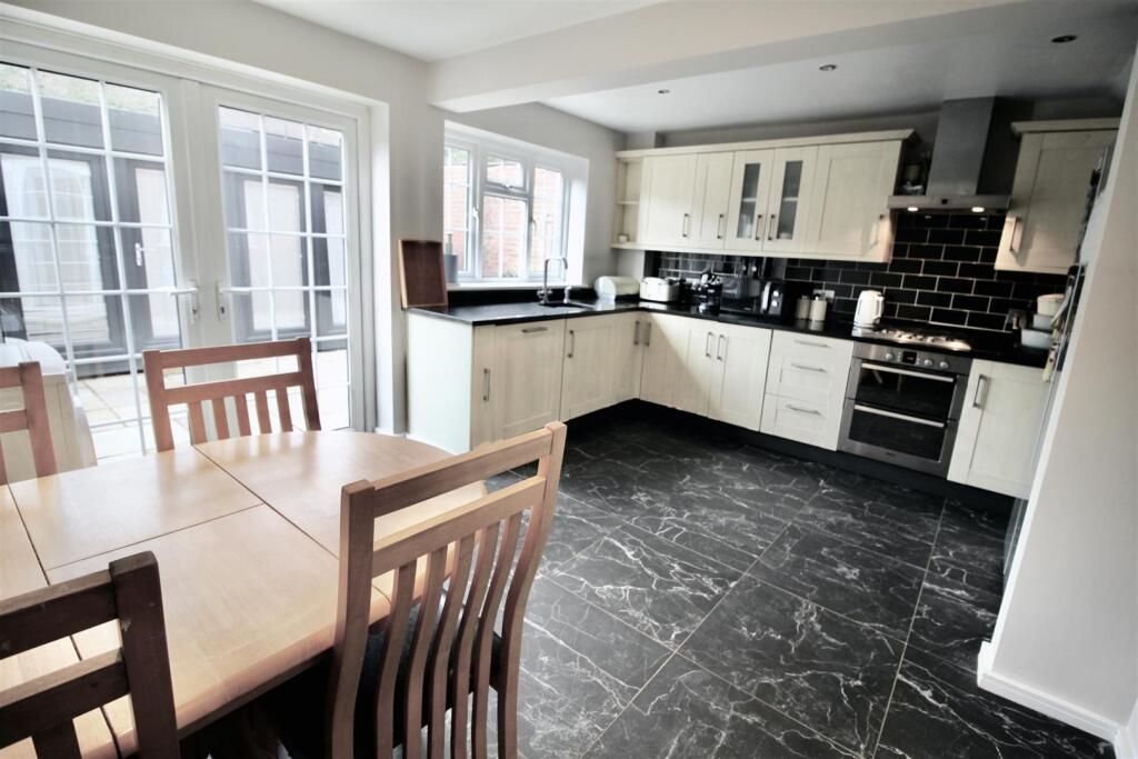 Kitchen / Breakfast Room
