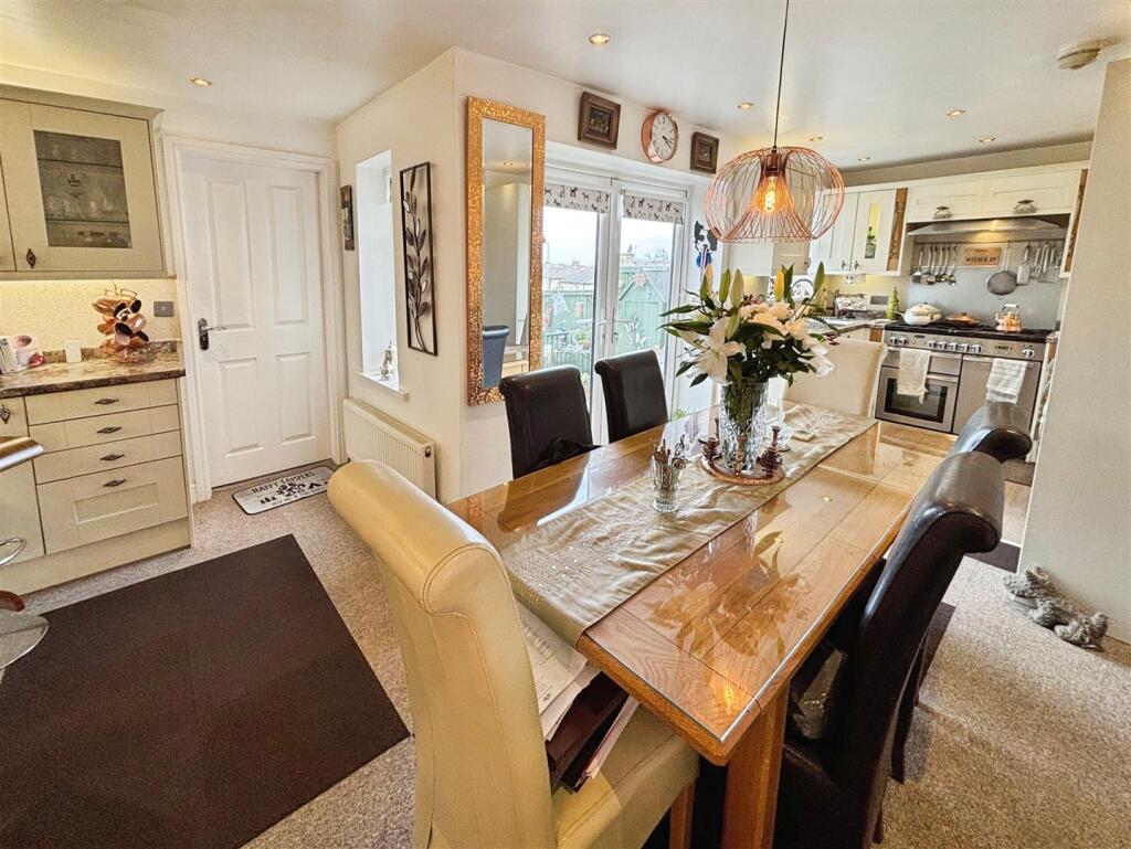 Dining Kitchen (3).jpg