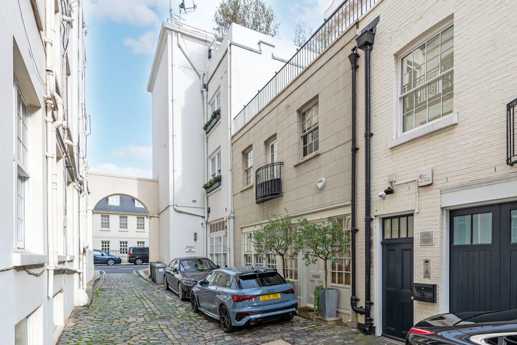 73 Lyall Mews Wes...