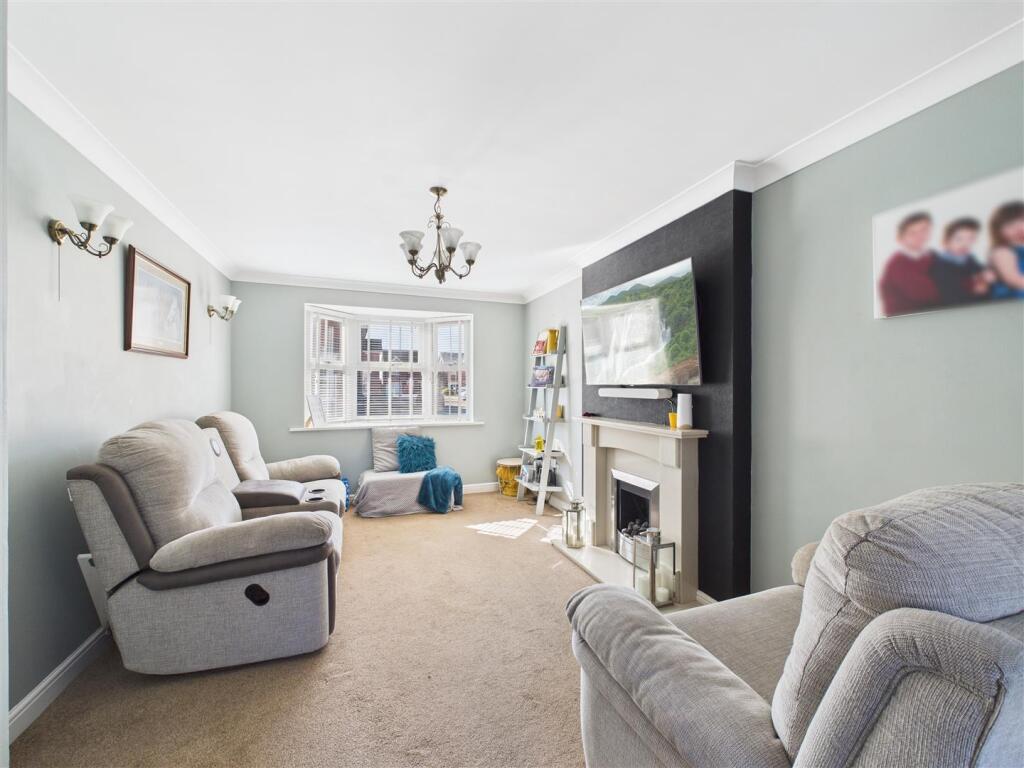 THROUGH LOUNGE/ DINER