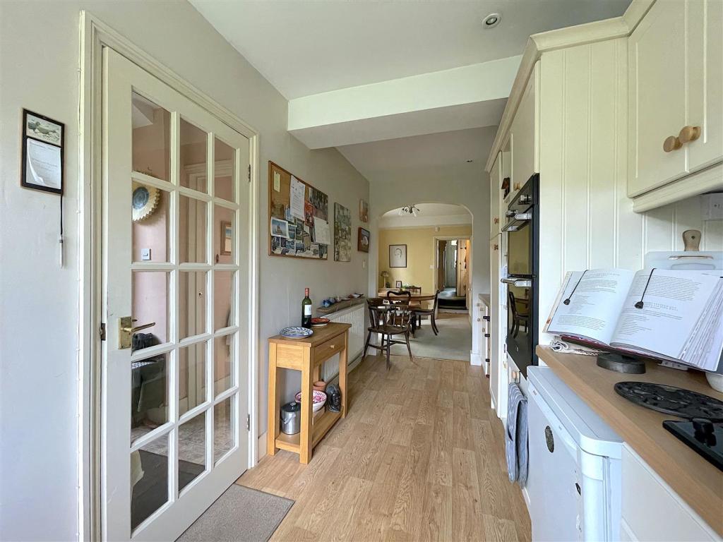 Kitchen (5).jpeg