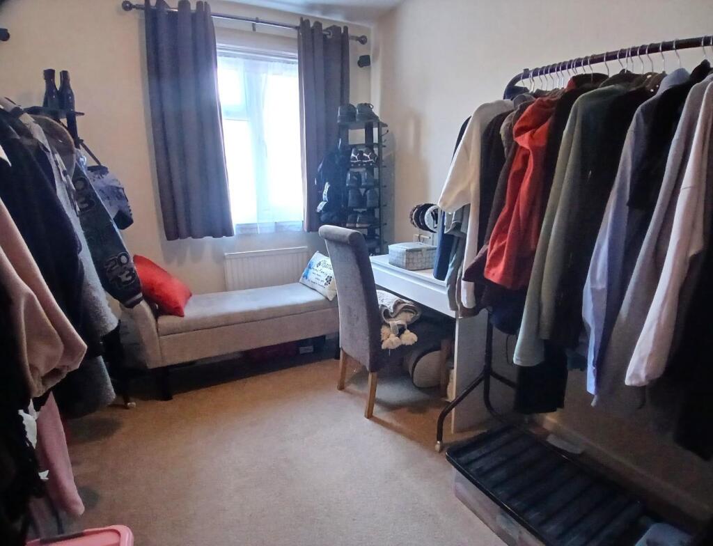 Bed 2.jpg