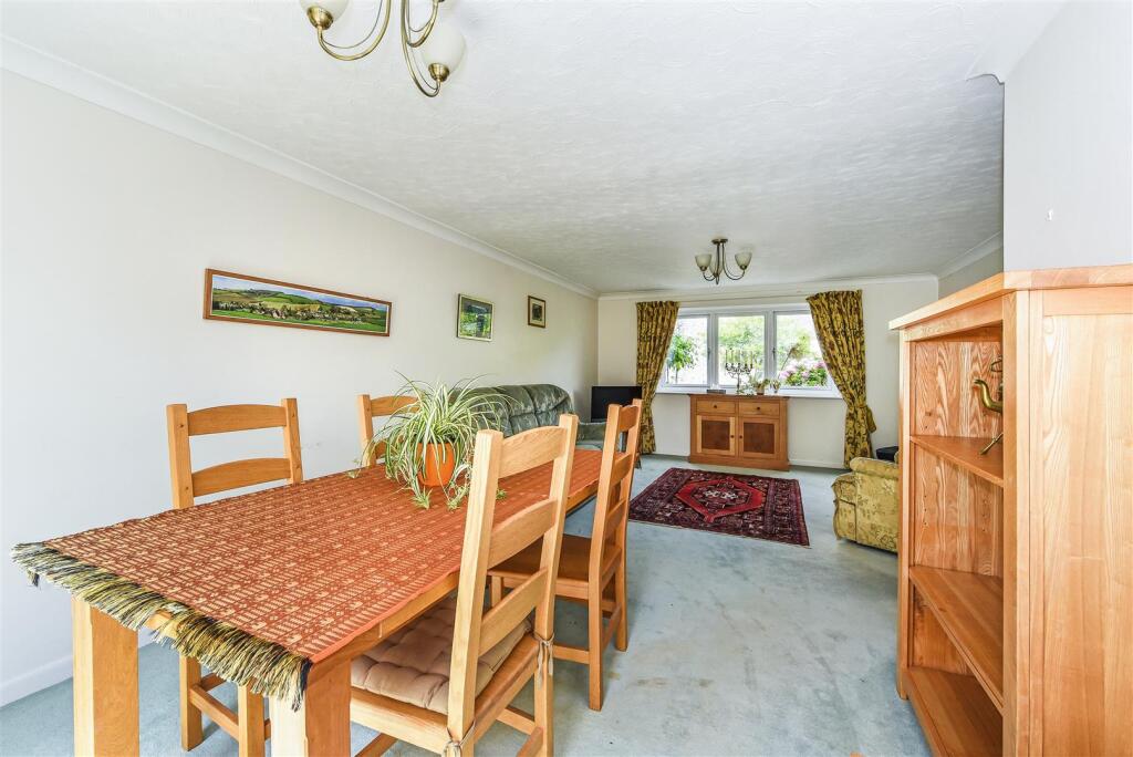 Sitting/Dining Room