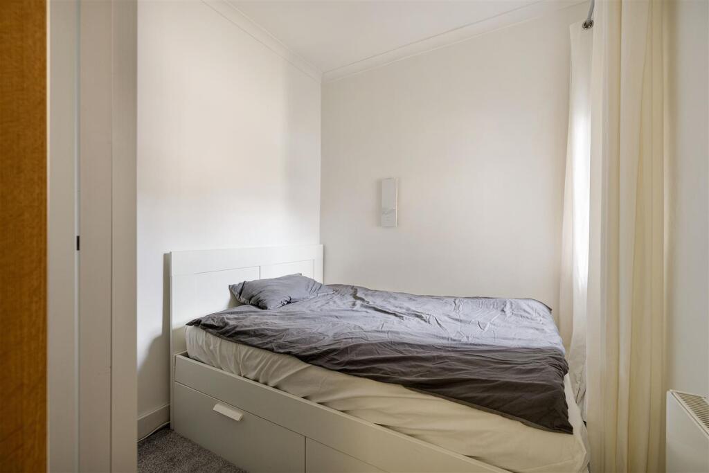 Central Park Road, E6