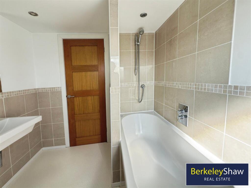 Shower Room 2nd Floor