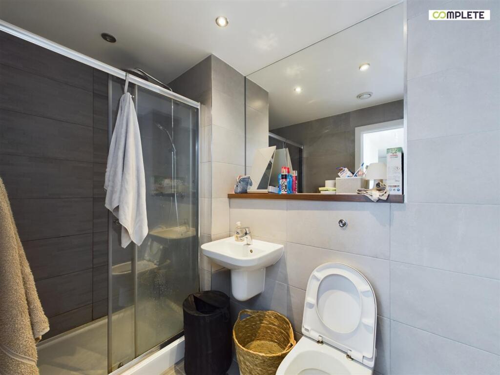 CAM01231G0-PR0057-STILL008