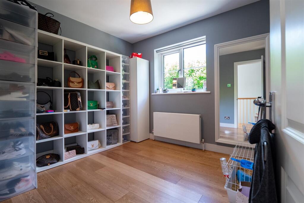 Bedroom 4.jpg