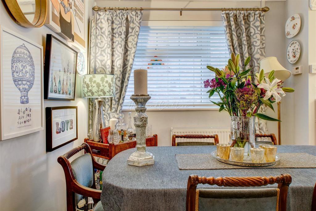 Elan Close, Aberdare, HernCrabtree (9).jpg