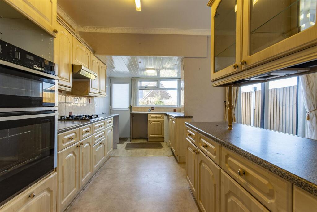 'L' Shaped Kitchen/Diner